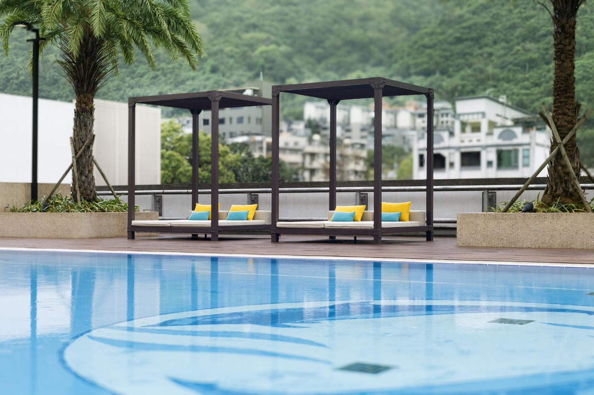 Evergreen Resort Hotel - Jiaosi Jiaoxi Exterior photo The swimming pool at the hotel